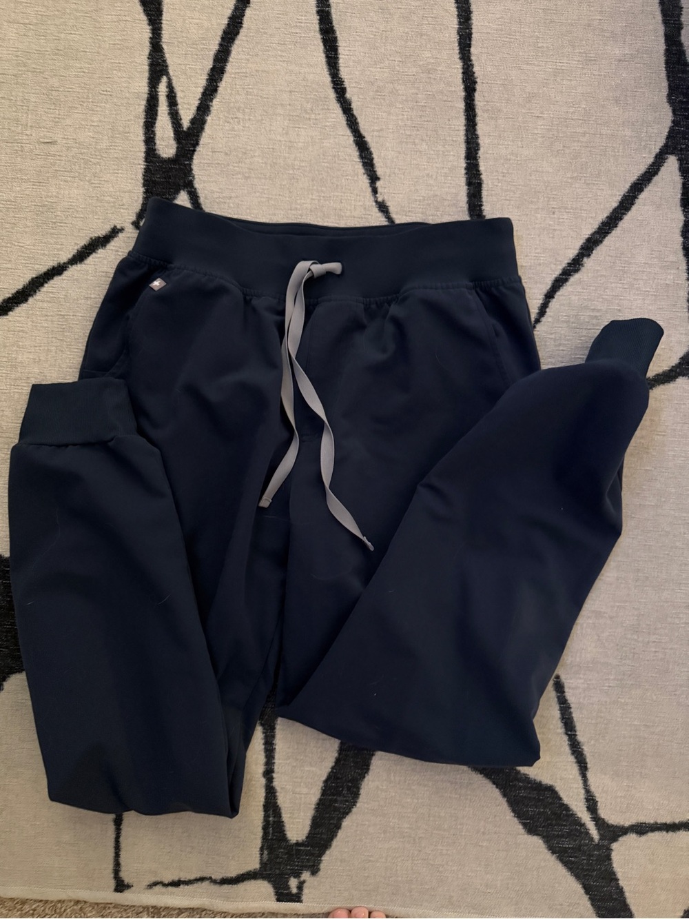 Figs Zamora grey scrub joggers. Size M